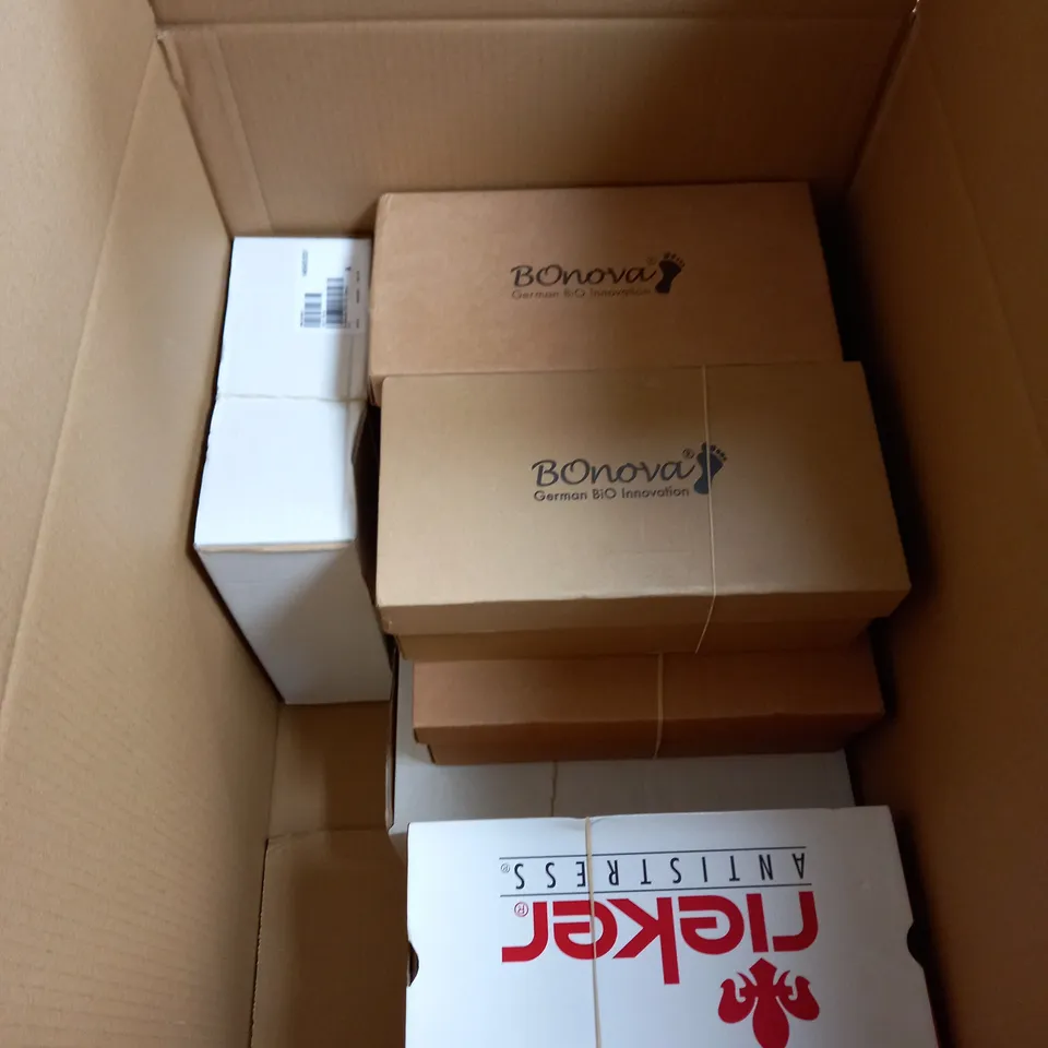 APPROXIMATELY 10 PAIRS OF LADIES SHOES. VARIOUS SIZES, COLOURS AND STYLES