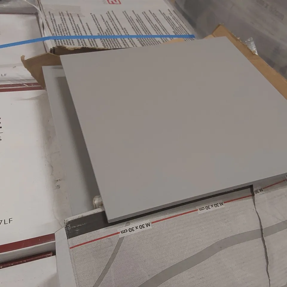 PALLET CONTAINING A VERY LARGE QUANTITY OF ASSORTED TILES