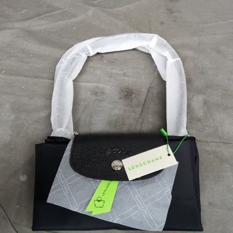 LONGCHAMP BLACK HANDBAG WITH FLAP AND SILVER HARDWARE – TAG ATTACHED