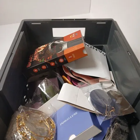 APPROXIMATELY 20 ASSORTED JEWELLERY ITEMS INCLUDING INDIGO LUNE AND FABLE 