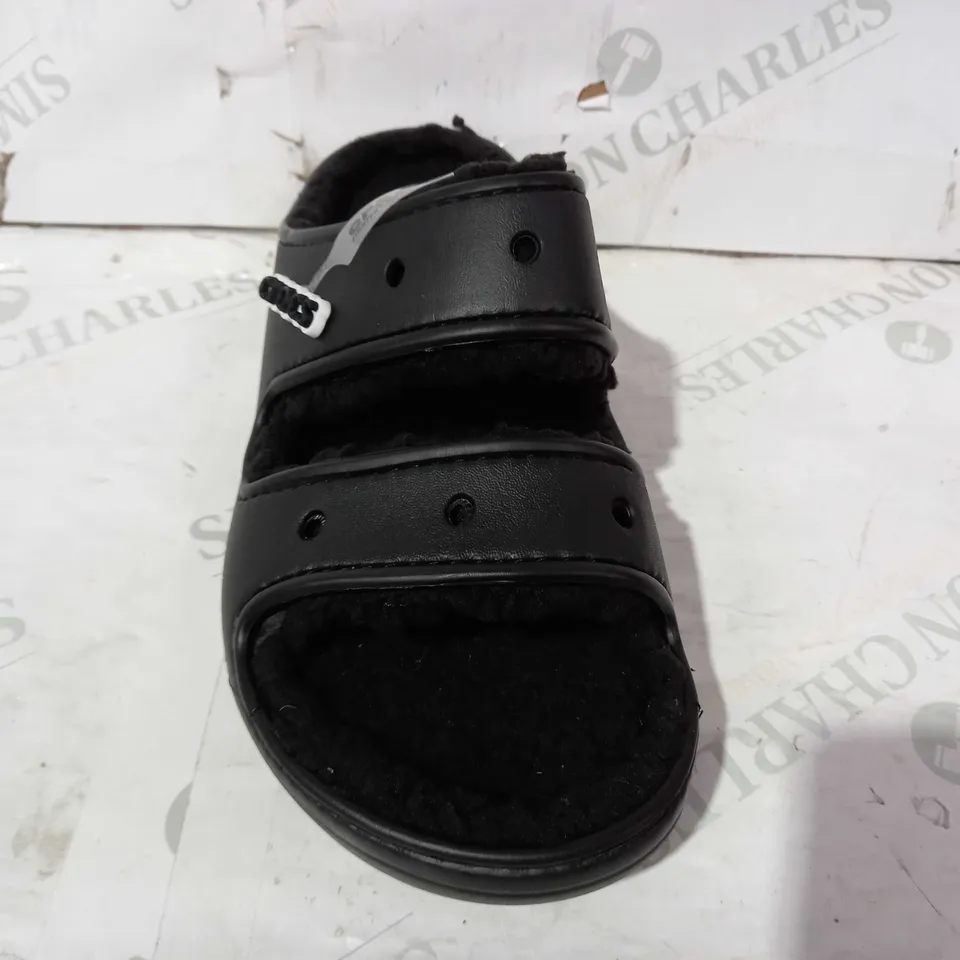 BOXED PAIR OF CROCS CLASSIC LINED SANDALS IN BLACK SIZE M8/W10