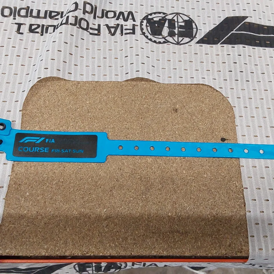 BAGGED FORMULA 1 WORLD CHAMPIONSHIP MEXICO CITY 23' VIDEO COURSE TABARD, LAS VEGAS 23' PIT LANE TABARD WITH CORRESPONDING WRISTBANDS (1 ITEM)