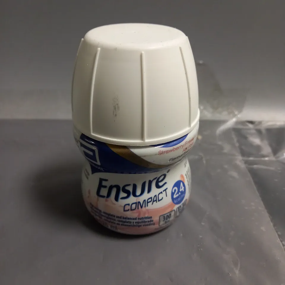 APPROXIMATELY 30 ENSURE COMPACT NUTRITION DRINKS IN STRAWBERRY 125ML