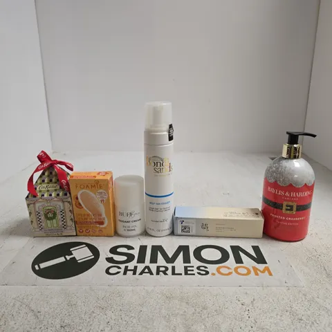 TOTE OF APPROXIMATELY 10 ASSORTED BEAUTY PRODUCTS INCLUDING BAYLIS & HARDING HAND WASH, BEAUTY OF JOSEON RELIEF SUN AQUA FRESH RICE + B5 AND BONDI SANS SELF TAN ERASER