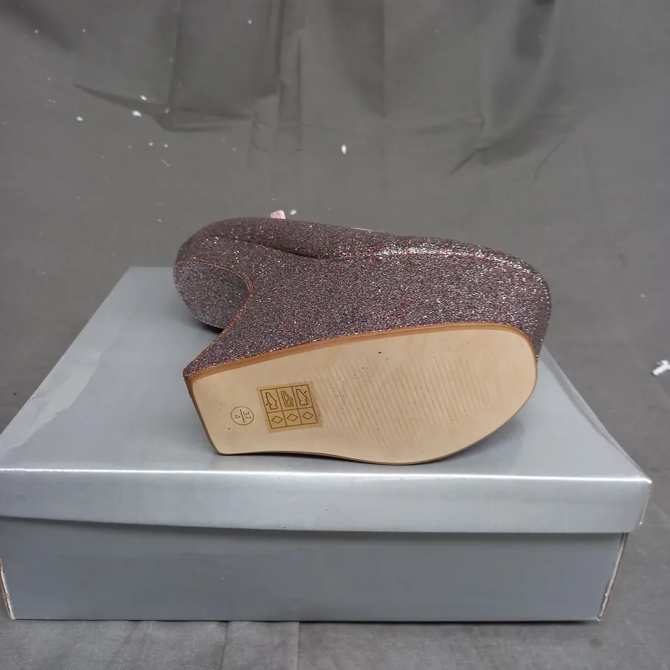 BOX OF APPOXIMATELY 14 BOXED MULTI GLITTER HIGH HEEL SHOES IN VARIOUS SIZES 