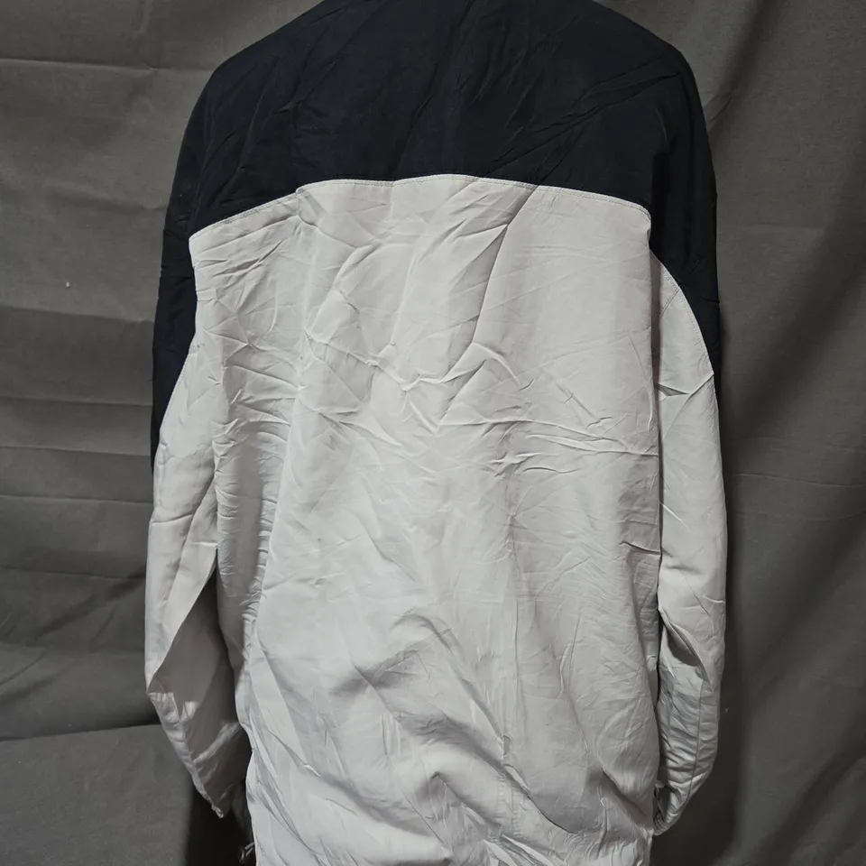 REEBOK WINDBREAKER JACKET IN MULTI SIZE M