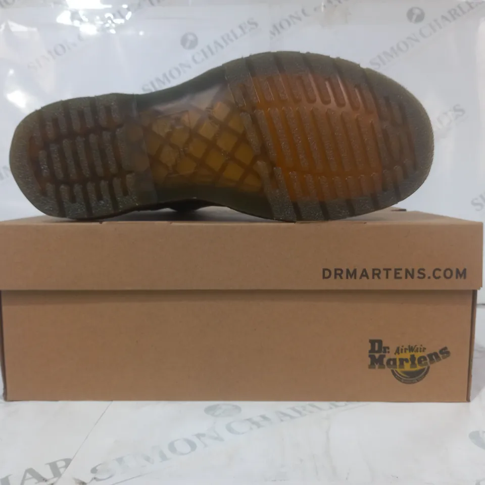 BOXED PAIR OF DR MARTENS 2976 BOOTS IN OLIVE UK SIZE 7