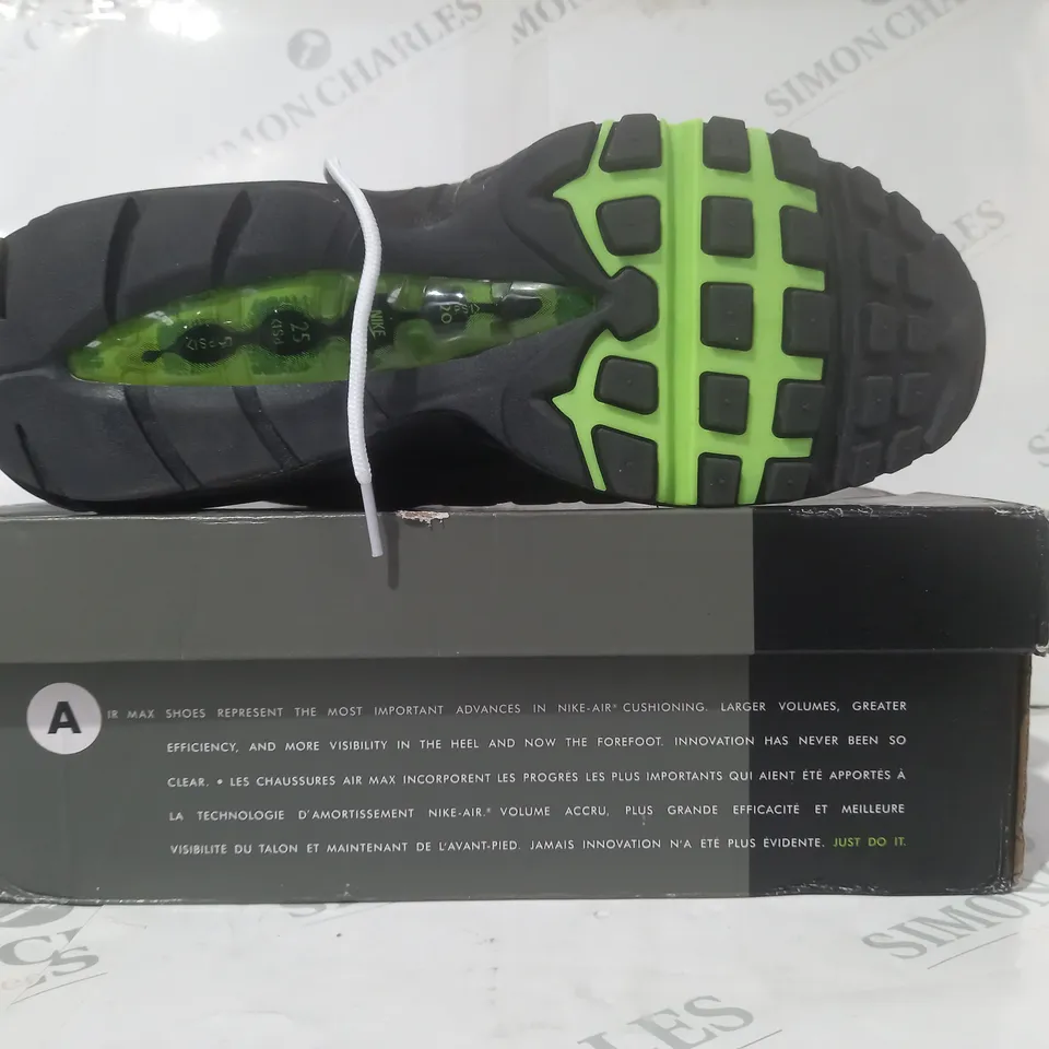 BOXED PAIR OF NIKE AIR MAX SHOES IN GREY/BLACK/GREEN UK SIZE 10.5