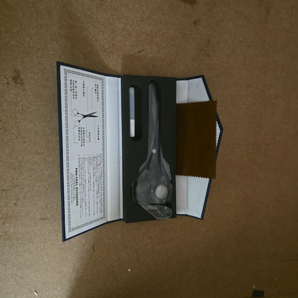 MANICURE SET WITH SCISSORS IN BLUE BOX