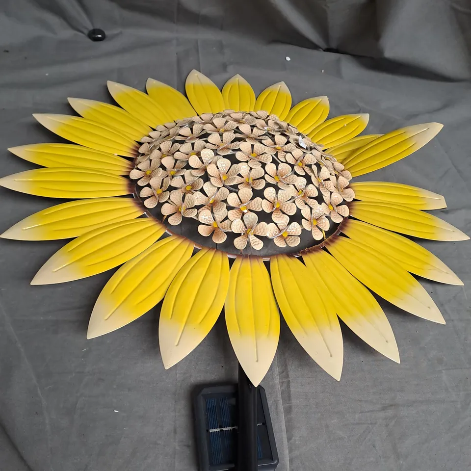 GARDEN REFLECTIONS SUNFLOWER LED SOLAR STAKE LIGHT