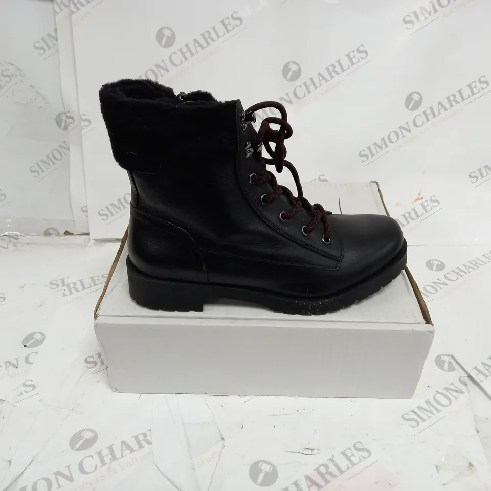 VIONIC ZOEY LEATHER ANKLE BOOT BLACK UK 6