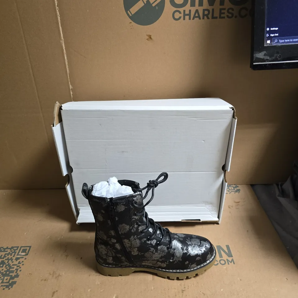 WOMEN'S BLACK FLORAL PRINT LACE-UP ANKLE BOOT - UK SIZE 4