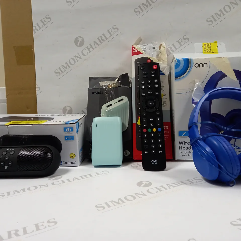 BOX OF APPROX 25 ASSORTED ITEMS TO INCLUDE - POWERBANK - BLUETOOTH SPEAKER - ONN HEADPHONES ECT 