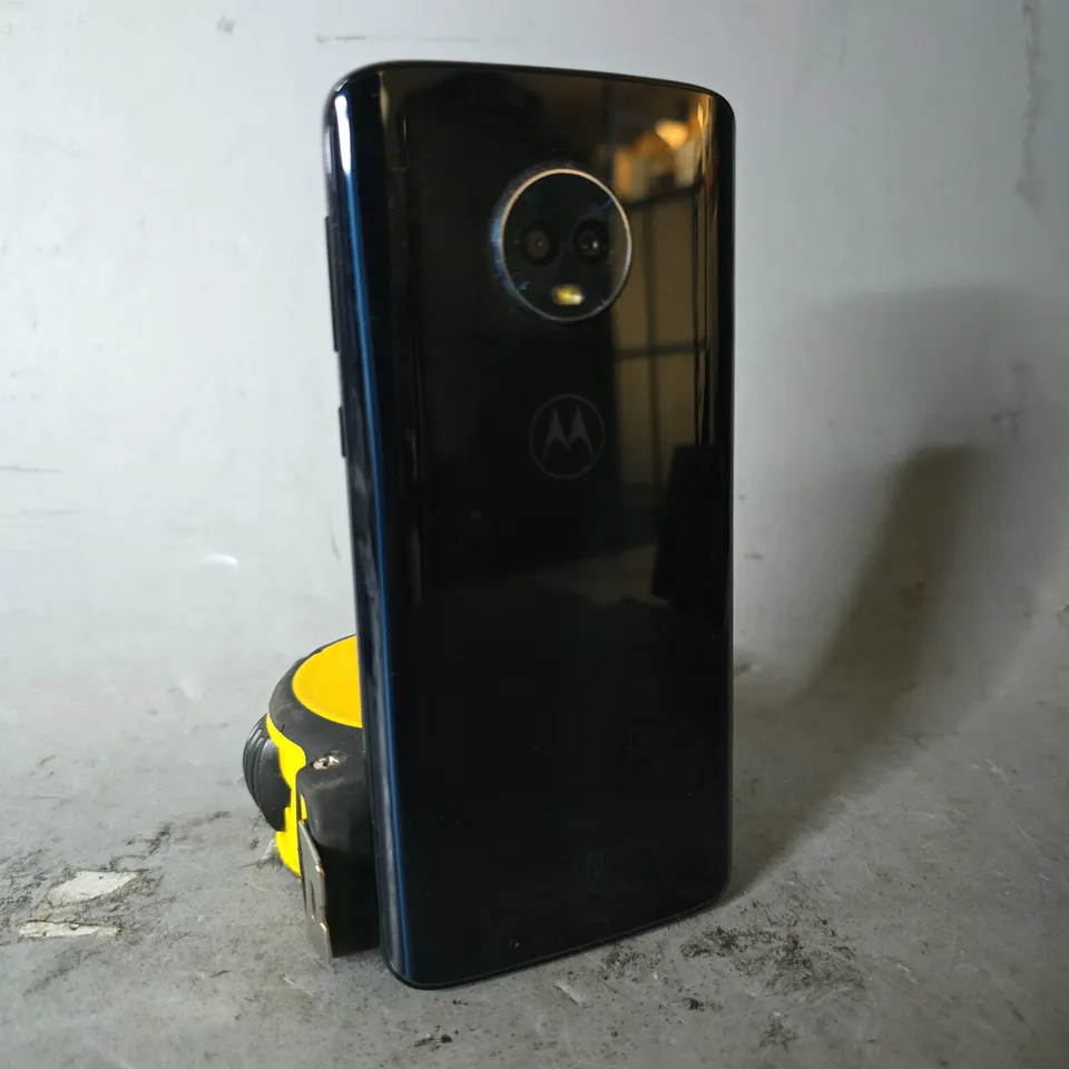 MOTOROLA NAVY MOBILE PHONE - MODEL UNSPECIFIED 