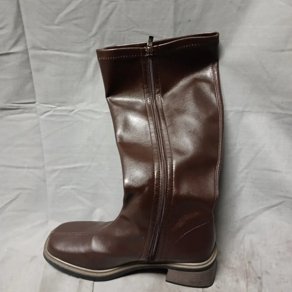 WOMEN'S BROWN LEATHER KNEE-HIGH BOOTS WITH INNER ZIP - 40