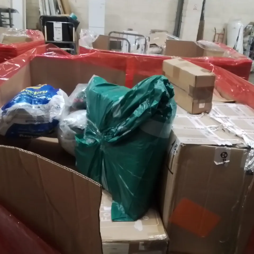 PALLET OF ASSORTED HOUSEHOLD GOODS AND PRODUCTS TO INCLUDE;BABY PLAYMAT,AREA RUG