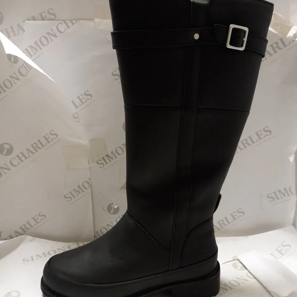 EMU AUSTRAILIA NATASHA BLACK LEATHER BOOTS - SIZE 6