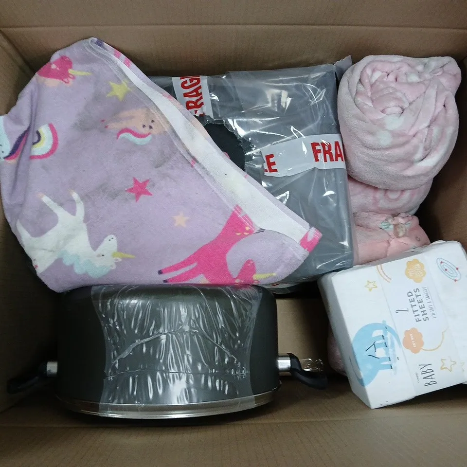 APPROXIMATELY 8 ASSORTED ITEMS TO INCLUDE PLASTIC BIN, STOCKPOT, BEDDING, ETC