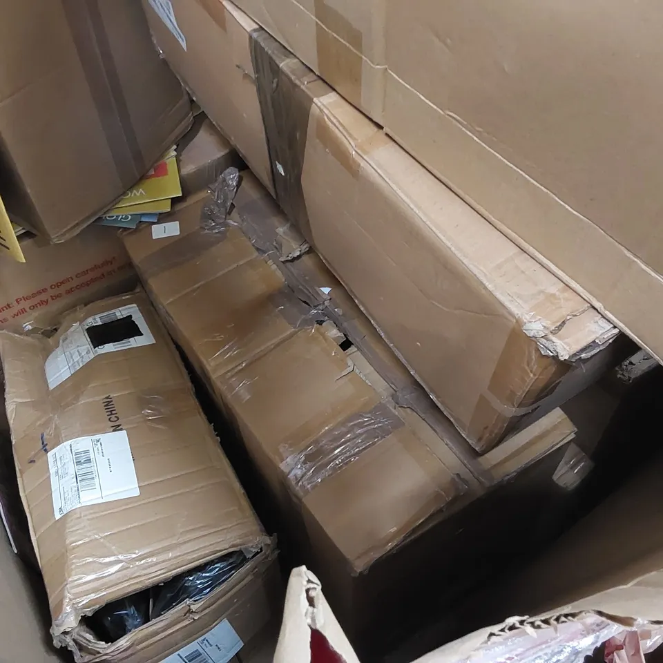 PALLET OF ASSORTED CONSUMER PRODUCTS TO INCLUDE: OFFICE CHAIRS, OUTDOOR/GARDEN CART, CEILING FAN LIGHT, AQUARIUM TANK ECT