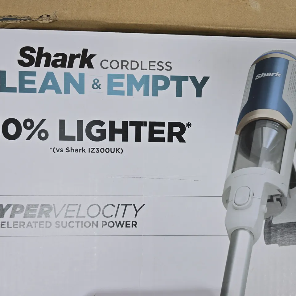 SHARK BU3000 SERIES CORDLESS VACUUM WITH AUTO-EMPTY DOCK – COMPONENTS SHOWN