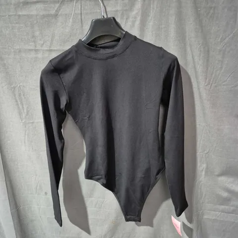 PRETTYLITTLETHING SHAPE BLACK SCULPTED LONG SLEEVE BODYSUIT – UK XS