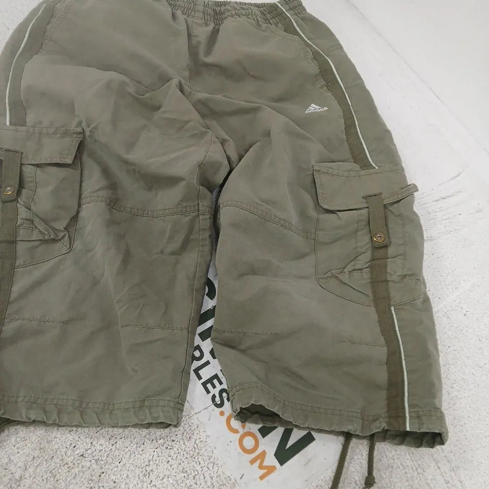 ADIDAS OLIVE GREEN CARGO SHORTS -3/4 LENGTHS - SIZE L