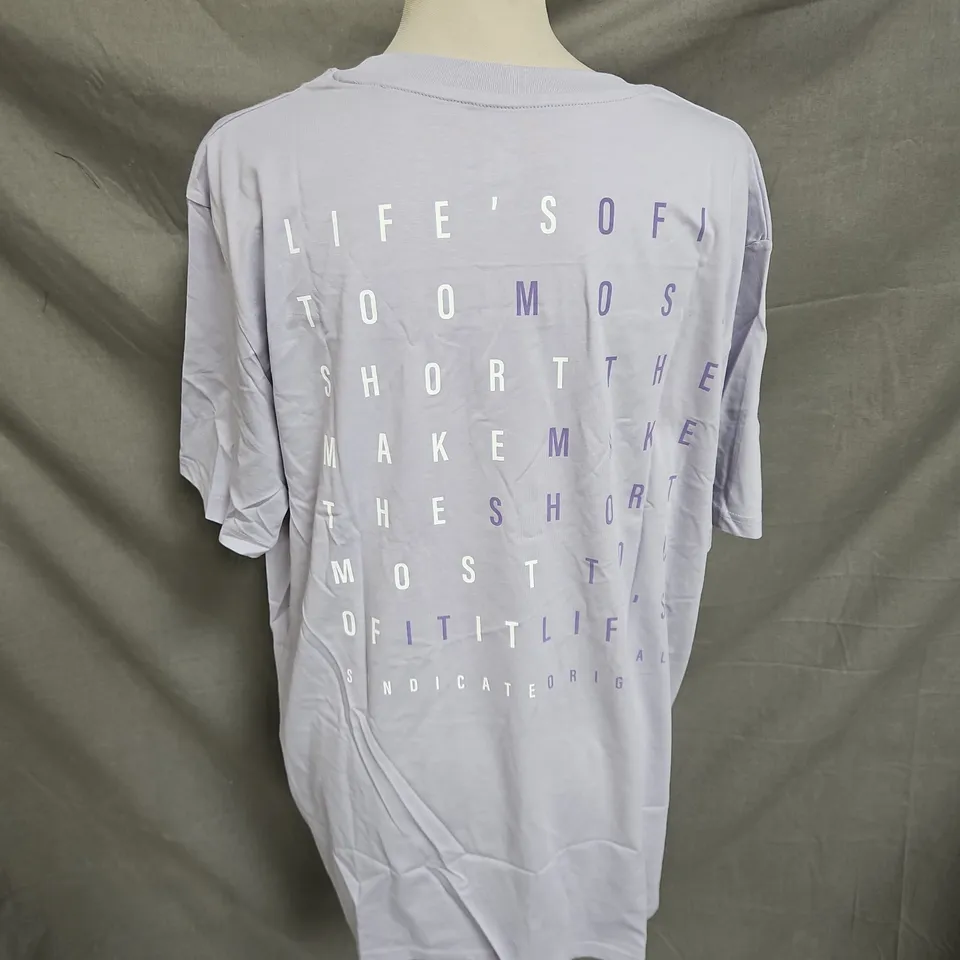 SYNDICATE ORIGINAL LIFE'S TOO SHORT TEE IN LAVENDER SIZE 2XL
