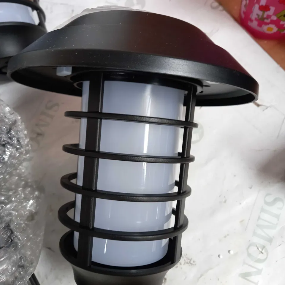 BELL & HOWELL SET OF 4 SOLAR 21 LUMENS DUAL FUNCTION FLAME/ WHITE STAKE LIGHTS