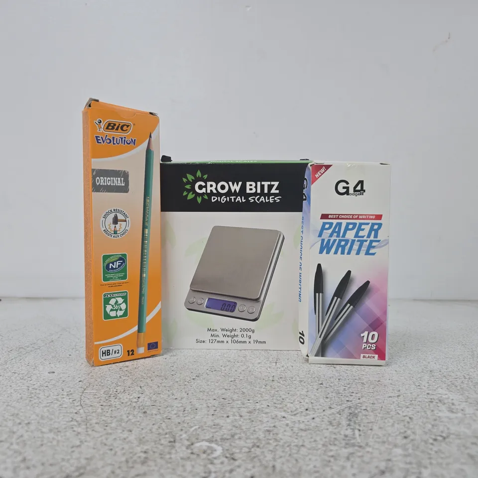 APPROXIMATELY 10 ASSORTED HOUSEHOLD ITEMS TO INCLUDE DIGITAL SCALE, ETC