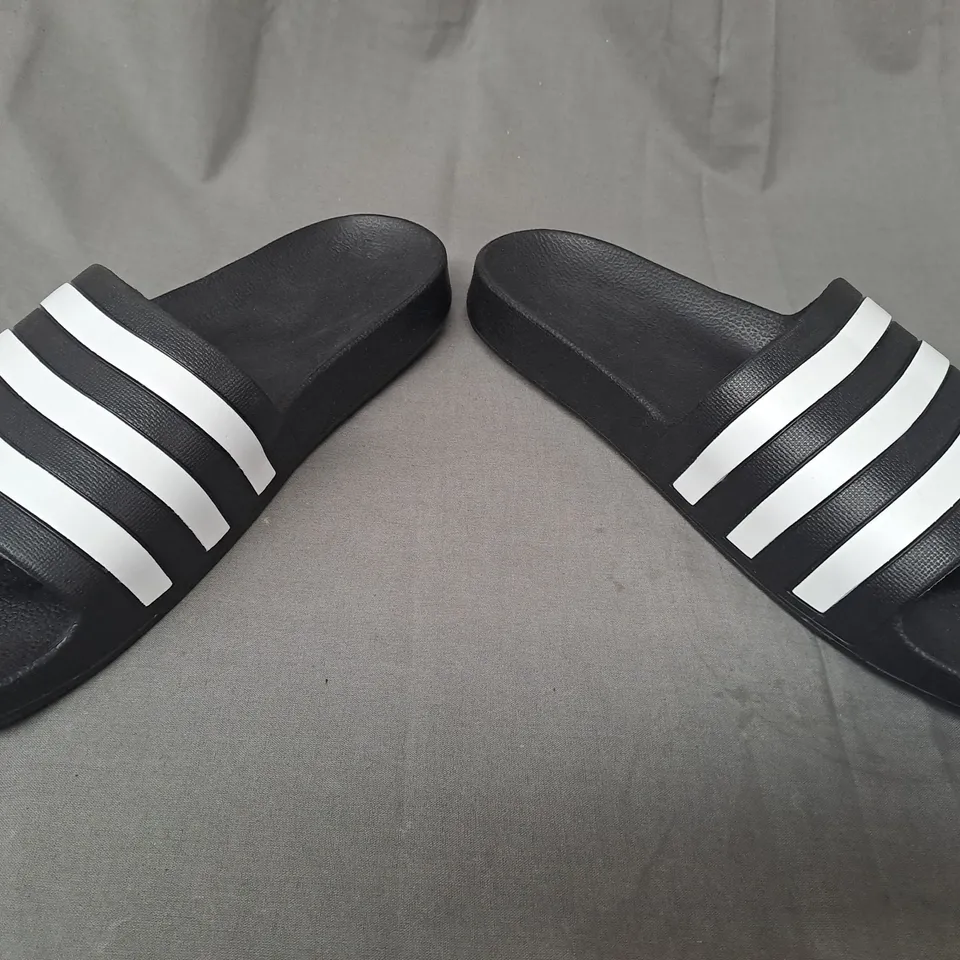 PAIR OF ADIDAS SLIDERS IN BLACK/WHITE UK SIZE 11