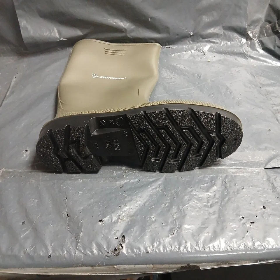 DUNLOP KNEE-HIGH RUBBER WELLINGTON BOOTS – OLIVE UK 10. UNBOXED