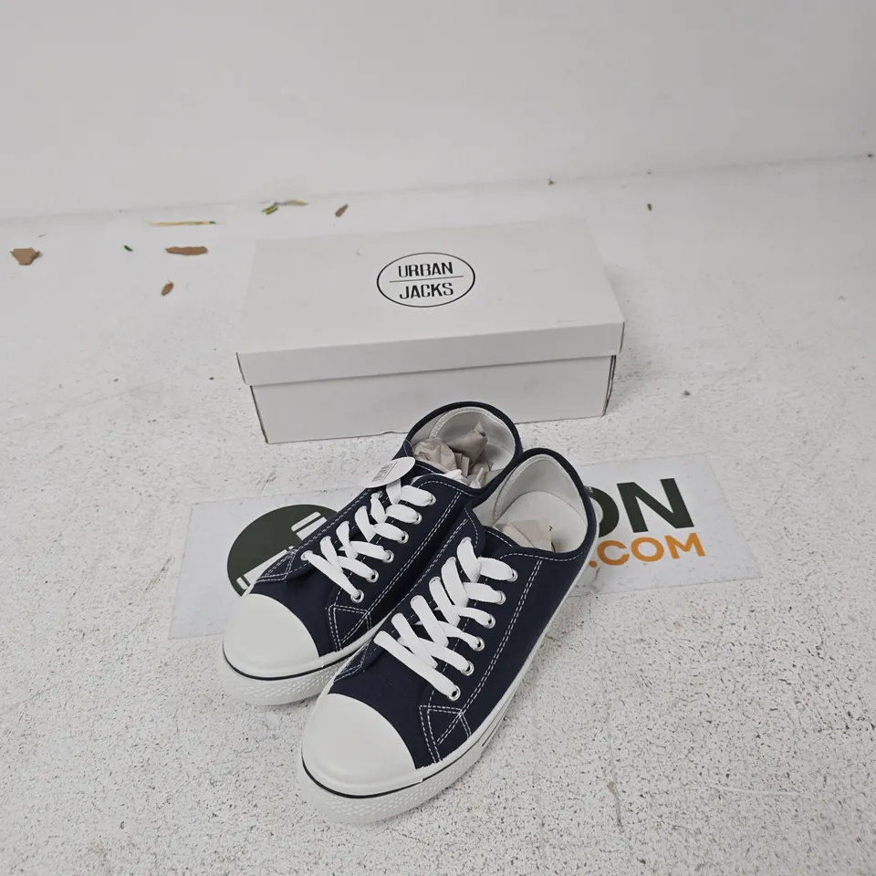 URBAN JACKS BALTIMORE NAVY SNEAKERS – UK SIZE 6