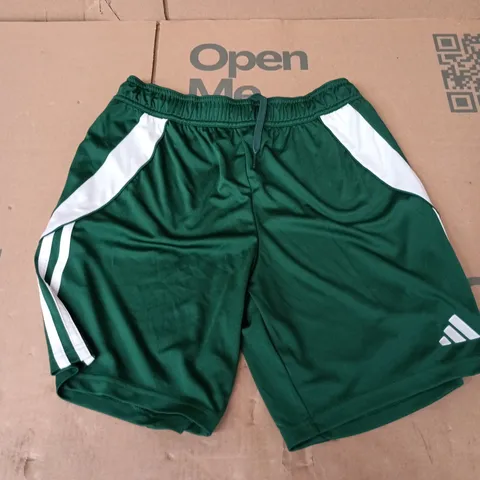 ADIDAS 3 STRIPES KIDS SHORTS IN GREEN - 15-16Y