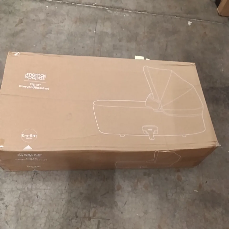 BOXED MAMAS & PAPAS CARRYCOT/BASSINET 