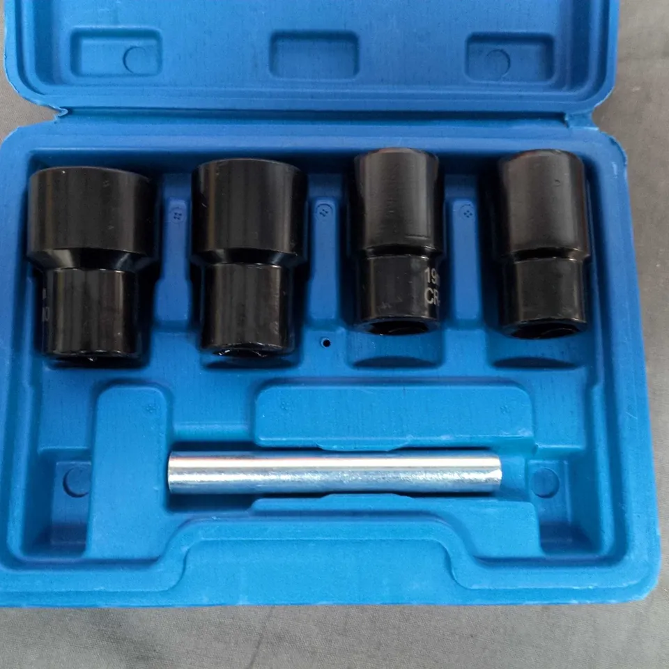 SET OF 4 NUT REMOVERS 