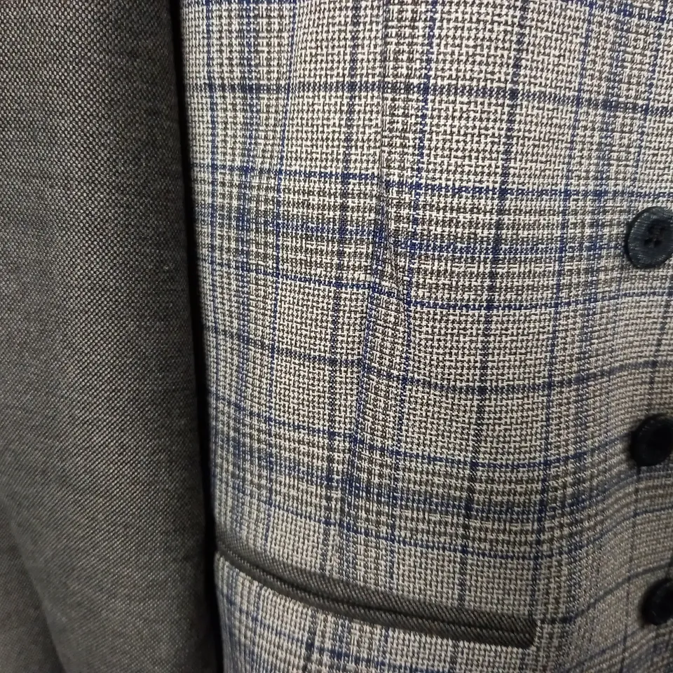 MOSES KUSHNER GREY 4-PIECE SUIT - JACKET 56 TROUSERS 48
