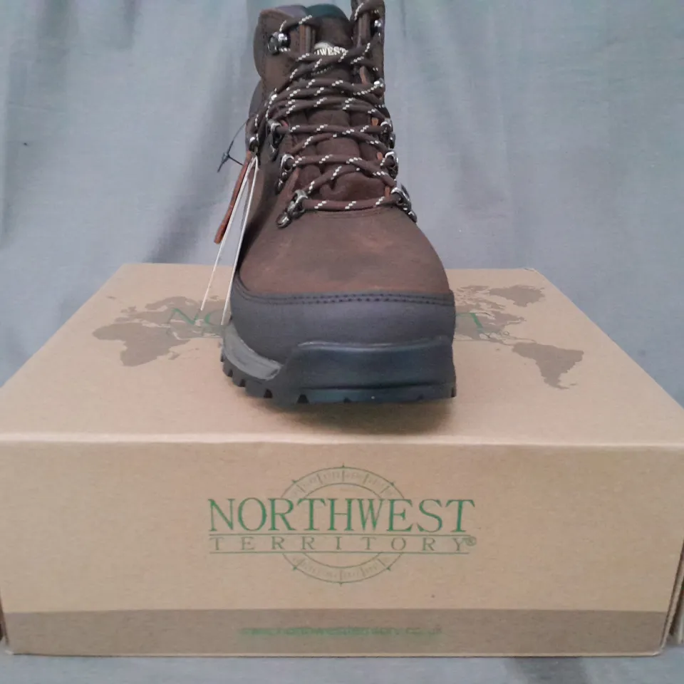 BOXED PAIR OF NORTHWEST TERRITORY PELLY ANKLE BOOTS IN DARK BROWN UK SIZE 8