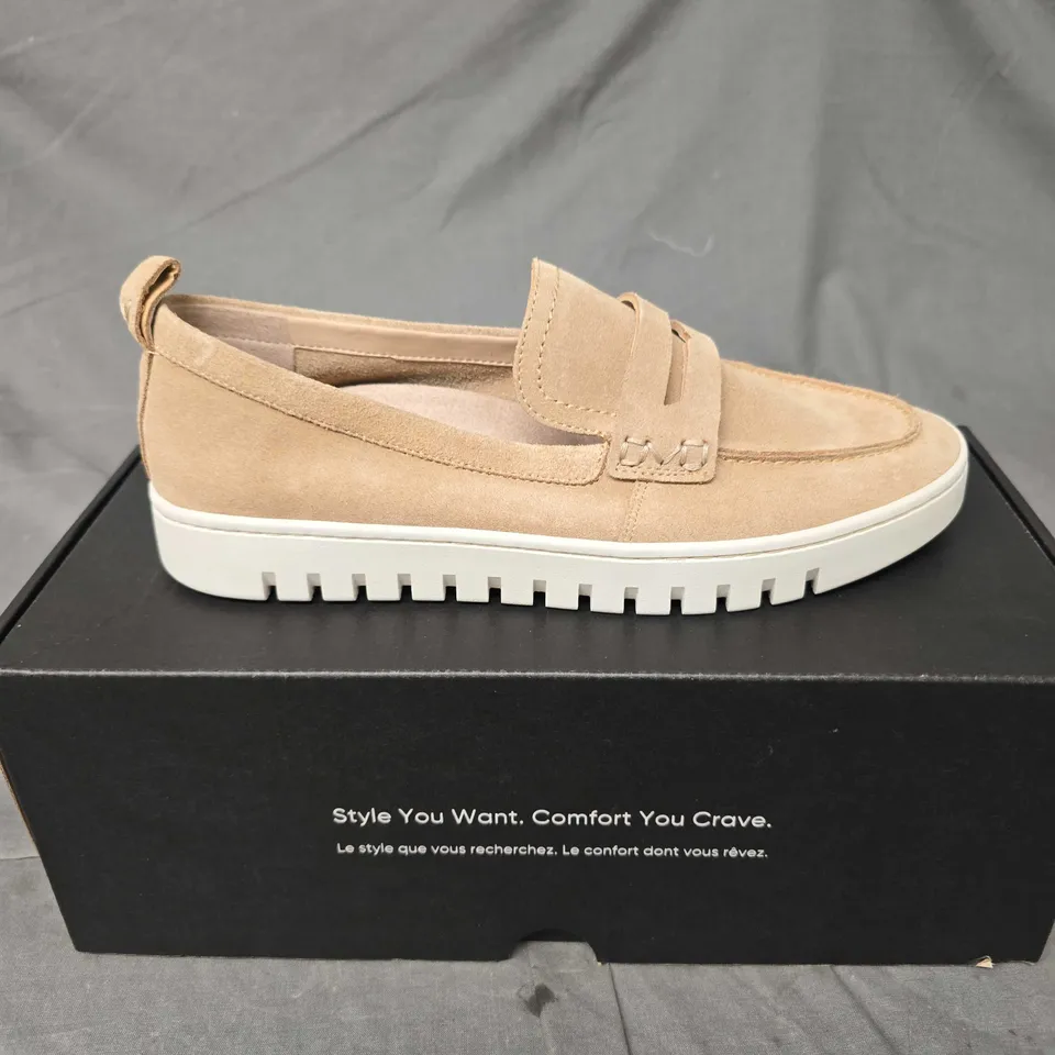 BOXED PAIR OF VIONIC UPTOWN SANDALS - 7