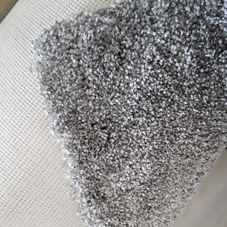 ROLL OF QUALITY SEVERN AB 3204/0930 CARPET APPROXIMATELY 7.3M×4M