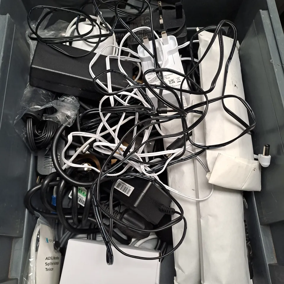 APPROXIMATELY 15 ASSORTED ELECTRICAL PRODUCTS TO INCLUDE EE HUB, REMOTE CONTROLS AND POWER CABLES