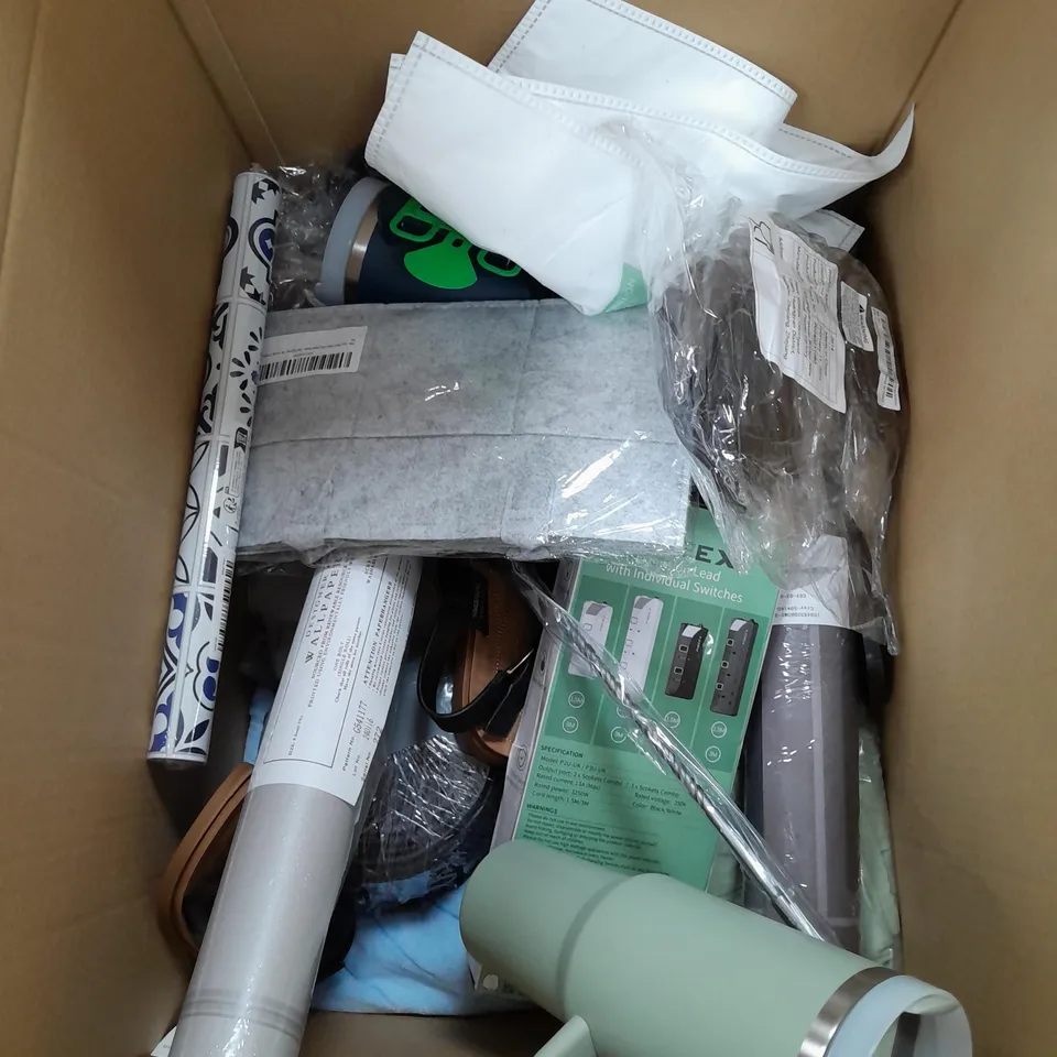 BOX OF APPROX 10 ASSORTED ITEMS TO INCLUDE - BIG CUP, SHOES, EXTENSION LEAD ETC