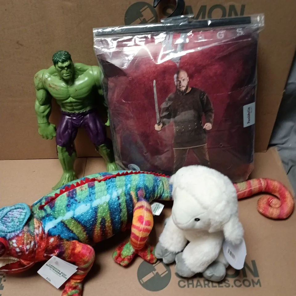 APPROXIMATELY 20 ASSORTED TOYS, GAMES, GIFTS AND NOVELTIES TO INCLUDE HULK FIGURE, VIKINGS OUTFIT, CHAMELEON 68CM PLUSH, ETC - COLLECTION ONLY