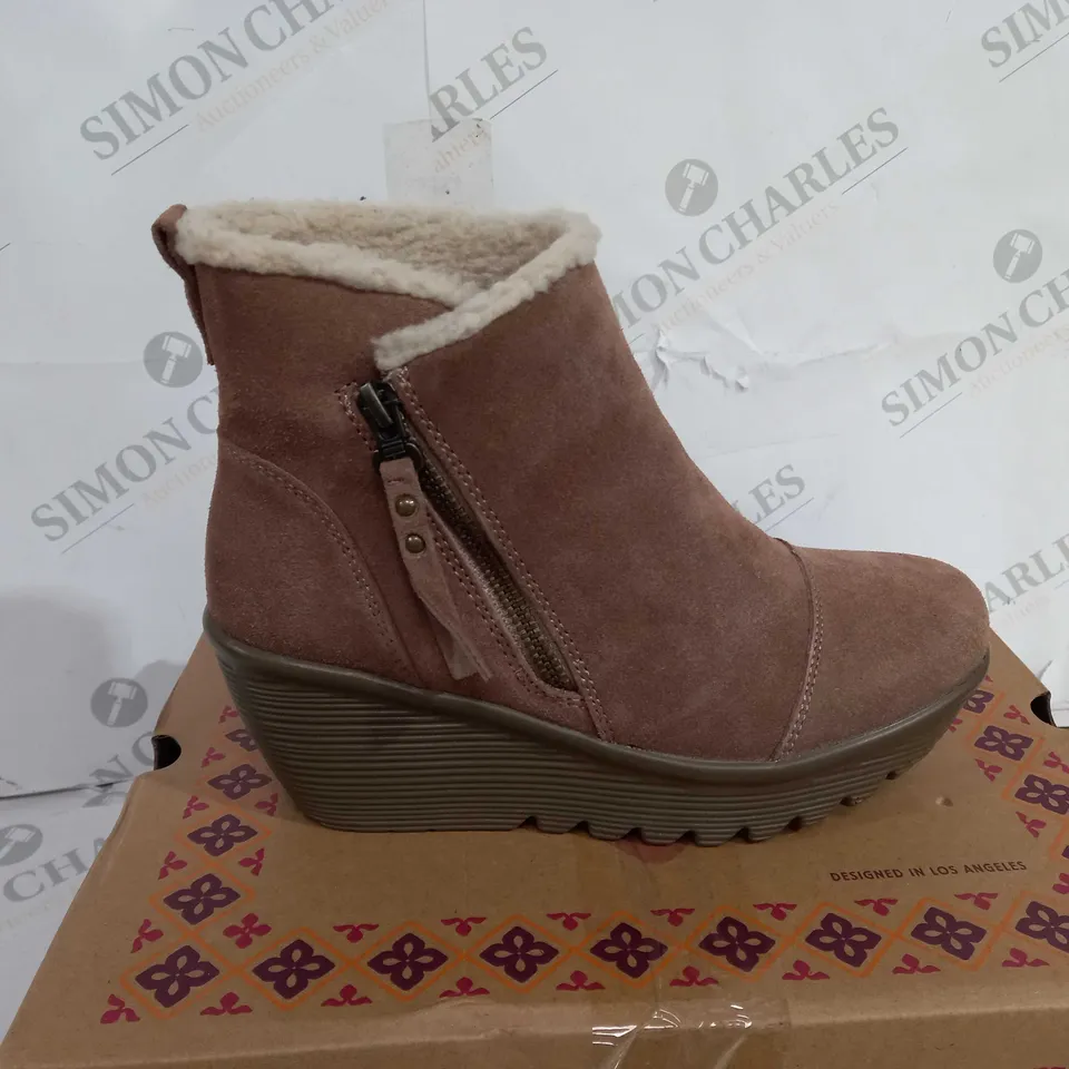 SKETCHERS OF HURS ZIP BT MUSHROOM SIZE 3.5