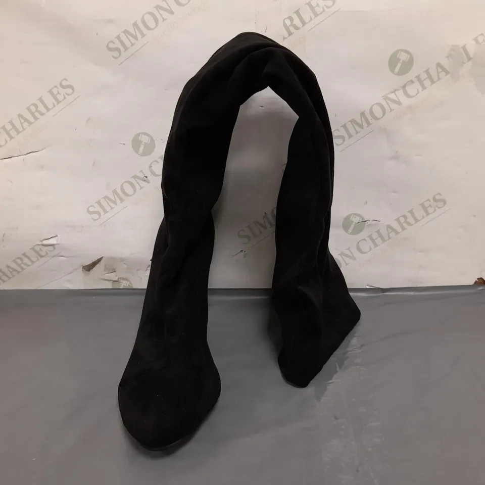 BOXED PAIR OF DESIGNER THIGH-HIGH HEELED BOOTS IN BLACK SIZE 255