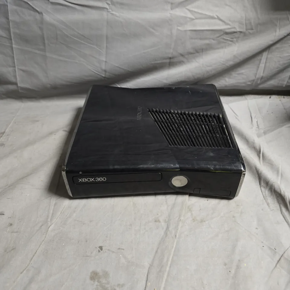XBOX 360 S CONSOLE – BLACK