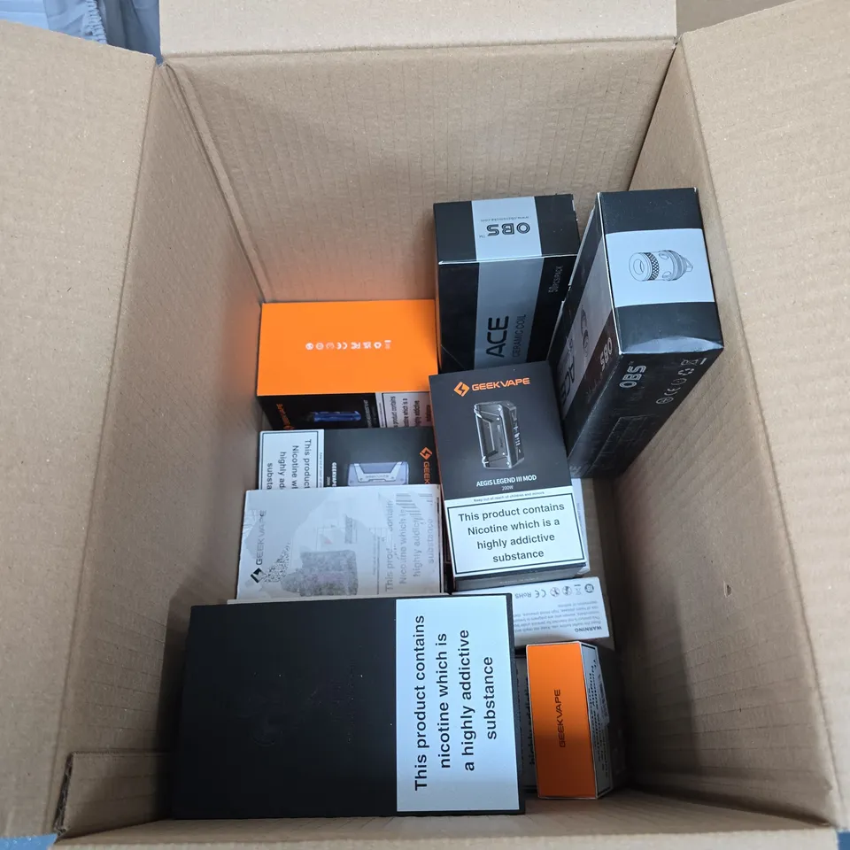 BOX OF APPROXIMATELY 25 ASSORTED E-CIGARETTES AND ACCOMPANIMENTS TO INCLUDE: VARIOUS GEEKVAPE ITEMS 