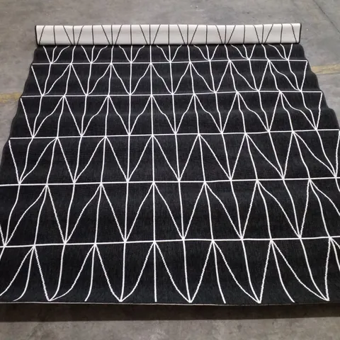 BRAND NEW PACO HOME BRUGGE 224 AREA RUG IN BLACK SIZE: 200×290CM
