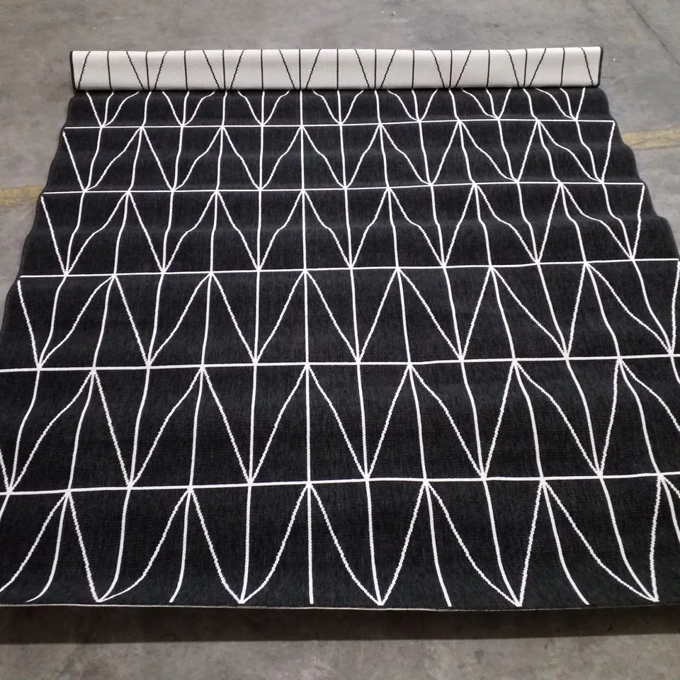 BRAND NEW PACO HOME BRUGGE 224 AREA RUG IN BLACK SIZE: 200×290CM