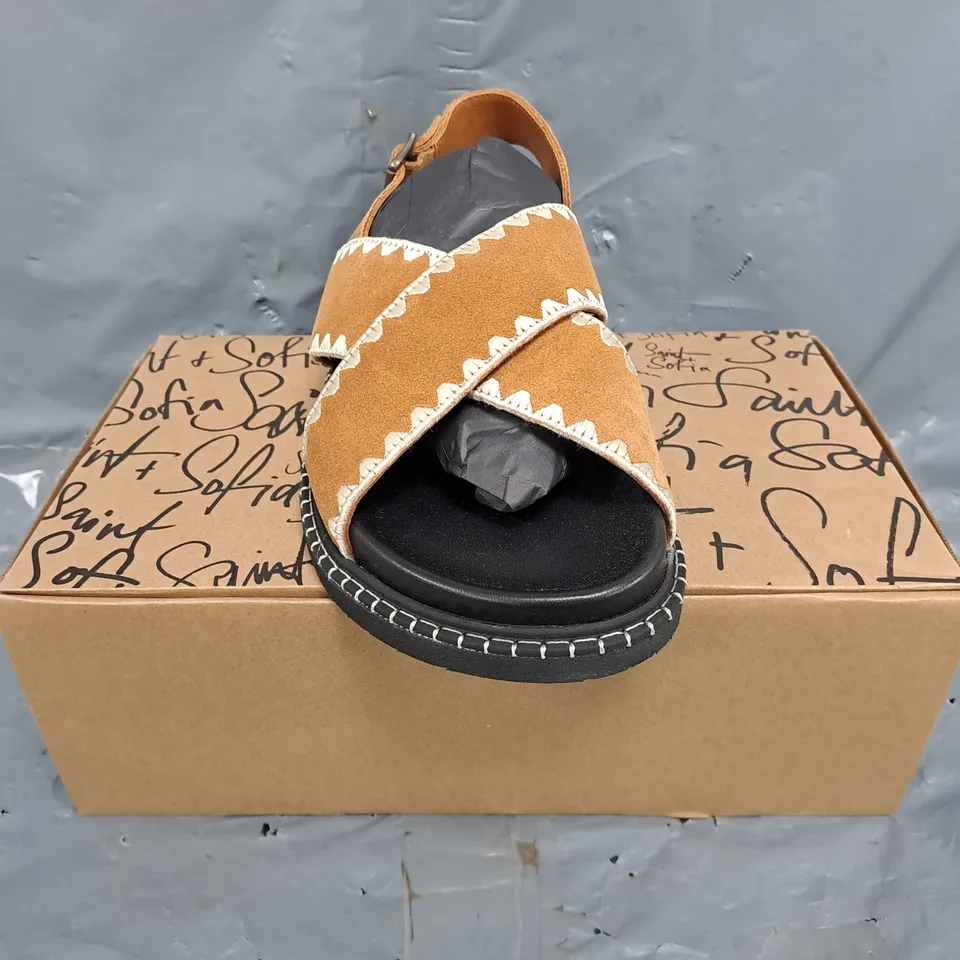 BOXED PAIR OF SAINT + SOFIA BONNIE CROSS OVER SANDALS IN TAN SIZE UK 6