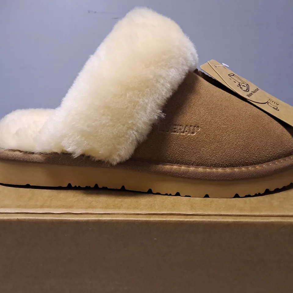 BOXED PAIR OF EVERAU CHESTNUT RAVEN SLIPPERS - EU 42